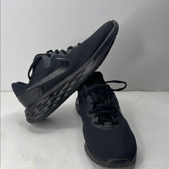 Nike Women's Black Sneakers - Picture 2 of 6